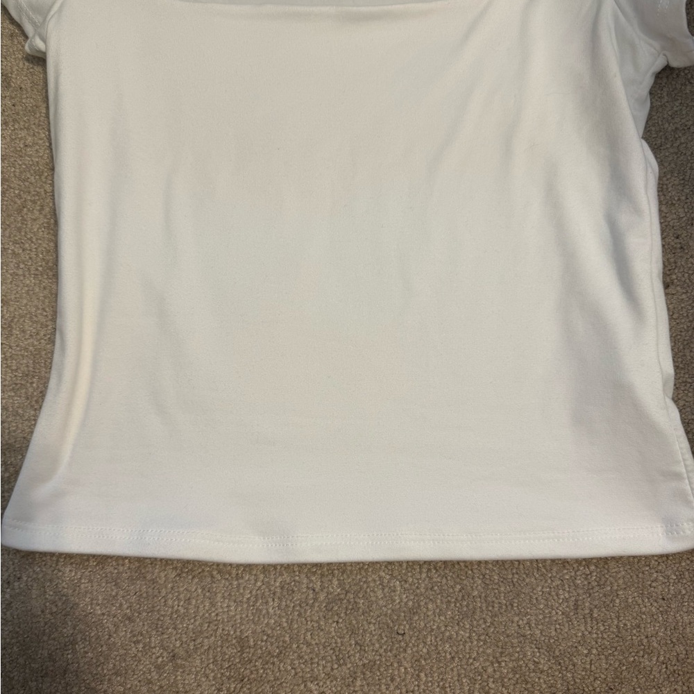 White top - Picture 2 of 3